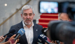 El presidente de Canarias demandara  al  Estado" por el "abandono" a que somete a Canarias por  la inmigraci&oacute;n