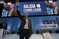 El presidente de la Xunta dice que corresponde a Juan Carlos I decidir si da o no explicaciones sobre su actuaci&oacute;n