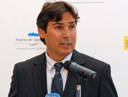 El Presidente del Puerto, Jaime González, rectifica una oposición de juridico y comunicación que exigia materias diferentes de la profesión a ejercer