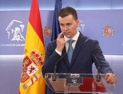 El PSOE asume que algunas medidas del plan econ&oacute;mico tendr&aacute;n que ampliarse en el tiempo y pide al PP que firme en "blanco"