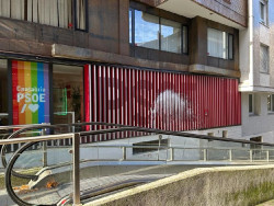El PSOE de Cantabria denuncia un "ataque" con pintura en su sede