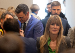 El PSOE no explica en que negocios estaba implicada la mujer Sanchez con  Air Europa y cu&aacute;nto cobraba 