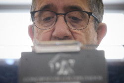 El PSOE  presiona al TC llam&aacute;ndole  antidemocr&aacute;tico" 