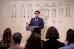 El PSOE  y el Govern acuerdan eliminar los restos judiciales del golpe de Estado y S&aacute;nchez se compromete a eliminar el castellano de Catalu&ntilde;a