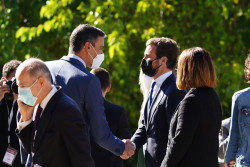 El PSOE y el PP se reparten los sillones del Tribunal Constitucional, el Tribunal de Cuentas y el Defensor del Pueblo