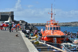 El puente cayuco sigue funcionando desde Marruecos m&aacute;s de 1.000 inmigrantes llegaron este s&aacute;bado a Canarias, entre ellos un cayuco con 320 personas, r&eacute;cord hist&oacute;rico