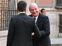 El Rey em&eacute;rito crea una fundaci&oacute;n con sus hijas en Abu Dhabi para poder transferirles su herencia