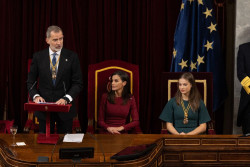 El Rey, entre bambalinas, defiende la naci&oacute;n espa&ntilde;ola con permiso de S&aacute;nchez y con renglones torcidos