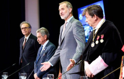 El Rey inaugura un curso "especial" de la UIMP, cuya misi&oacute;n tras 90 a&ntilde;os "contin&uacute;a m&aacute;s vigente que nunca"