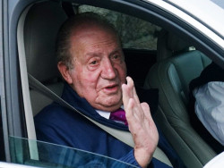 El Rey Juan Carlos  llega a Madrid para reencontrarse en Zarzuela con Felipe VI antes de su vuelta a Abu Dhabi