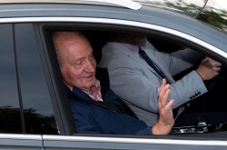El Rey Juan Carlos regres&oacute; a Ab&uacute; Dhabi pasando del Gobierno socialcomunista y en espera de su regreso definitivo que puede ser el mes de junio