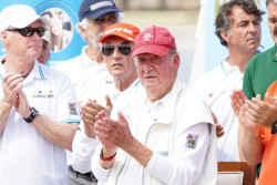 El rey Juan Carlos sigue condenado por su hijo Felipe y S&aacute;nchez a morir en los Emiratos  mientras los asesinos de ETA ya est&aacute;n en sus casas