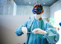 El SCS planifica la dosis adicional a mayores de 70, que se har&aacute; coincidir con la de la gripe