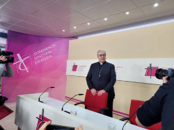 El secretario general de los obispos espa&ntilde;oles asistir&aacute; junto al cardenal Omella al funeral de Benedicto XVI