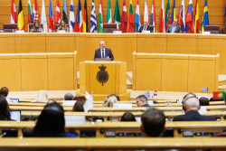 El Senado gasta casi 600.000 euros en contratar tarifa ilimitada de llamadas y 40 GB para los m&oacute;viles de los senadores