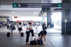 El servicio de alta velocidad entre Madrid y Galicia seguir&aacute; suspendido hoy, al menos hasta las 9.30 horas