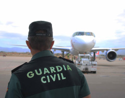 El Supremo avala suspender cinco meses a un guardia civil que trabajaba para una aerol&iacute;nea privada sin permiso