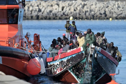  El TS da 15 d&iacute;as al Gobierno para cumplir la orden sobre los menores extranjeros solicitantes de asilo en Canarias