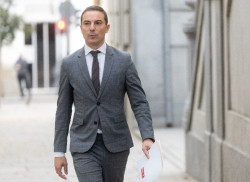 El TS decide no imputar "por ahora" a la asesora de Moncloa que envi&oacute; a Lobato el `email` sobre el novio de Ayuso