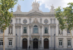 El TS dice que instalar una c&aacute;mara en la mirilla sin razones de seguridad es desproporcionado y afecta a la intimidad