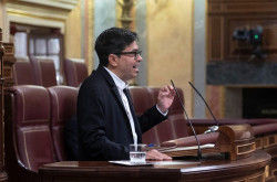 Empieza el teatro-papelon entre el PSOE y los comunistas de  Podemos por la OTAN cuando ya est&aacute; todo pactado