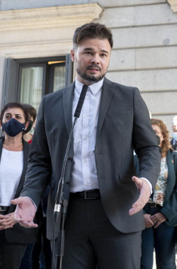 ERC, Bildu y M&aacute;s Pa&iacute;s se ofrecen a S&aacute;nchez a crear una plataforma para cerrar el paso a un Gobierno de PP y Vox