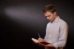 Errej&oacute;n pide no tratar a Vox como "antisistema" y avisa que el miedo no basta para frenarle: Hay que tomar la iniciativa