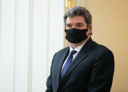 Escriv&aacute; se pone la venda y afirma que la llegada de refugiados no saturar&aacute; nuestra sanidad y educaci&oacute;n porque lo dice &eacute;l