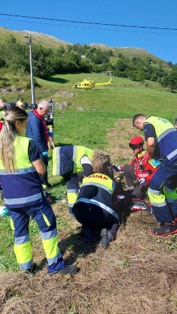 Evacuado en helic&oacute;ptero un ciclista que qued&oacute; inconsciente tras una ca&iacute;da en San Roque de Riomiera al aeropuerto Seve