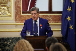 Federico Trillo:"La amnist&iacute;a supone la apertura de un boquete en la Constituci&oacute;n y el camino hacia un cambio de r&eacute;gimen"