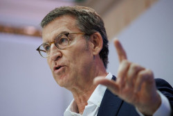 Feij&oacute;o acusa a S&aacute;nchez de "comprar paz parlamentaria" para "irse de vacaciones" 