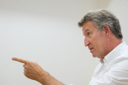 Feij&oacute;o acusa a S&aacute;nchez de "improvisar" ante los incendios y "escatimar" medios a las comunidades