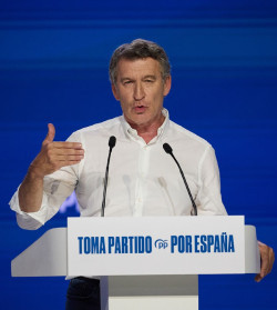 Feij&oacute;o apuesta por la centralidad y presenta su "manual de decencia" con aviso a S&aacute;nchez y PSOE: "&iexcl;Los vamos a arrasar!"