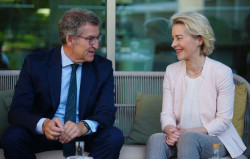 Feij&oacute;o dice a Von der Leyen que en Espa&ntilde;a hay retrocesos en la lucha contra la corrupci&oacute;n y falta imparcialidad en el TC