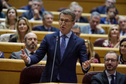 Feij&oacute;o ganar&iacute;a con 143 esca&ntilde;os, casi 40 m&aacute;s que S&aacute;nchez, y llegar&iacute;a a 182 esca&ntilde;os con Vox, seg&uacute;n una encuesta del PP