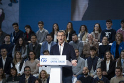 Feij&oacute;o mantiene su oferta de ayudar al PSOE a corregir la ley del `s&iacute; es s&iacute;`