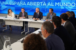 Feij&oacute;o  no quiere un Gobierno con  Vox mientras S&aacute;nchez lo tiene con la ultra izquierda y los comunistas