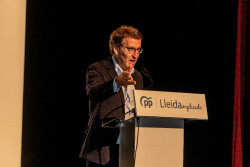 Feij&oacute;o propone ampliar la tarifa plana hasta los 35 a&ntilde;os y acusa a S&aacute;nchez de querer "comprar" a los j&oacute;venes con cheques