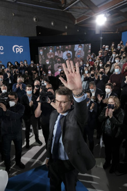 Feij&oacute;o se abre a pactos de Estado con S&aacute;nchez y cree que en el PP ha habido "errores" e "interferencias" en las CCAA