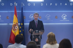 Feij&oacute;o se dirige por carta a sectores afectados por los aranceles para actuar "unidos" con una respuesta "firme de pa&iacute;s"