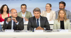 Feij&oacute;o se lanza a por el voto femenino y de los j&oacute;venes en los caladeros de PSOE y Vox