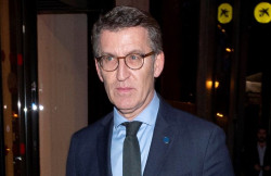 Feij&oacute;o traslada a los `barones` en la reuni&oacute;n con Casado que est&aacute; a disposici&oacute;n para tomar las riendas del PP