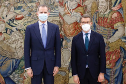 Feij&oacute;o traslada al Rey las -improvisaciones y bandazos- de la pol&iacute;tica espa&ntilde;ola y pide  una bajada de impuestos generalizada para dar respiro a las familias 