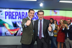 Feij&oacute;o y Moreno recibidos con una fuerte ovaci&oacute;n a su llegada a la Junta Directiva tras un pase&iacute;llo en `G&eacute;nova`
