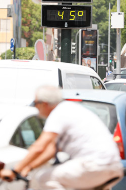 Figueres (Gerona), con 45,5&ordm;C, alcanza la temperatura m&aacute;s alta desde el inicio del verano y ma&ntilde;ana los term&oacute;metros bajan