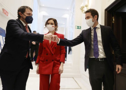 Fr&aacute;gil tregua entre Ayuso y `G&eacute;nova`: sigue latente el choque por el congreso del PP de Madrid