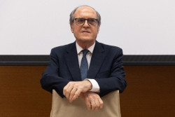 Gabilondo se justifica ante S&aacute;nchez por  su recurso al TC por el lobo y dice  no implica posicionarse a favor o en contra de mayor o menor protecci&oacute;n