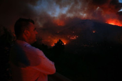 Galicia mantiene activos cuatro incendios: El de A Pobra do Broll&oacute;n (Lugo) calcina 900 hect&aacute;reas