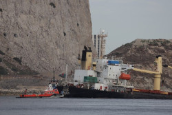 Gibraltar avanza en la extracci&oacute;n del fueloil del buque OS35 e incorpora un "investigador independiente"