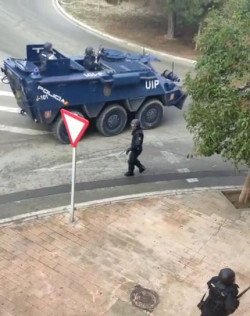 Guerra en el gobierno de S&aacute;nchez entre la cuota comunista y socialista sobre el uso de las tanquetas de la policia 